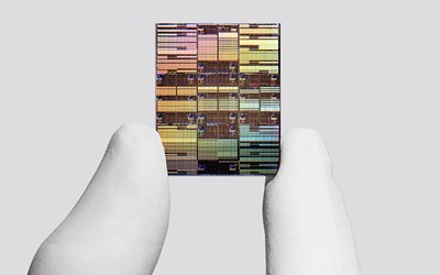 IBM представила первую в мире технологию чипов с разрешением 0,7 нм, трёхмерная наноструктурированная архитектура интегрирует сотни миллиардов транзисторов